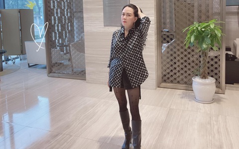 Phượng Chanel khoe vóc dáng nuột nà ở tuổi 44 khiến nhiều người xuýt xoa