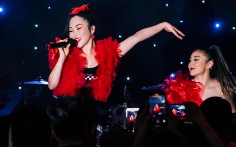 Tất bật chạy show những ngày cuối năm, Hương Tràm được tiếp đón như sao quốc tế, khoe vũ đạo bốc lửa