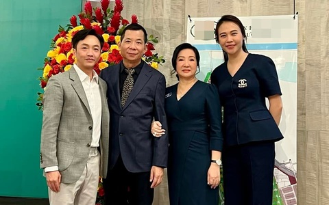 Lần hiếm hoi Đàm Thu Trang xuất hiện bên bố mẹ chồng, một chi tiết hé lộ ngay mối quan hệ thực sự trong nhà hào môn