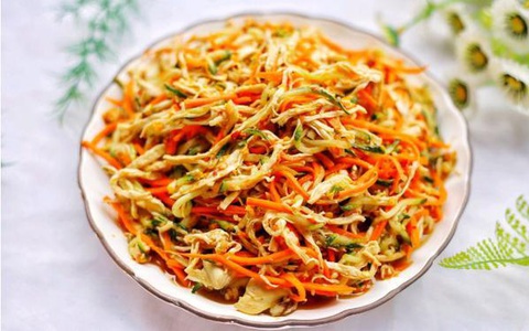 Vẫn là gà xé phay, nhưng làm thế này ăn lạ miệng hơn hẳn, lại nhanh thần tốc!