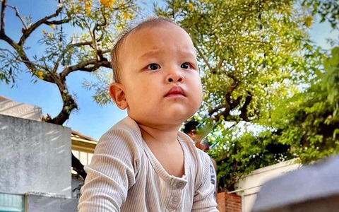 Leon lúc nào cũng tấu hài với mẹ Hồ Ngọc Hà nhưng lại cực kỳ "ngầu" khi ở cạnh bố Kim Lý 