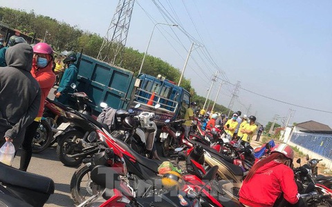 Ngày đầu đi làm sau Tết, công nhân tá hỏa nghe tin công ty giải thể