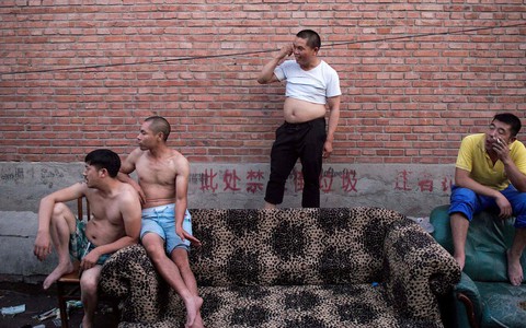 Ba việc lớn 'nặng như núi' của đàn ông Trung Quốc: Mua xe, tậu nhà, lấy vợ