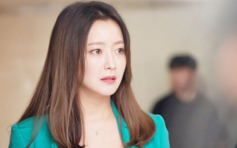 Vẫn nghĩ mẹ chồng ghét mình, cho đến hôm nhà hết hành gói bánh chưng nàng dâu mới phát hiện con người thật của bà