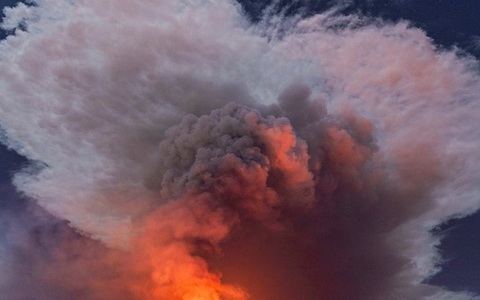 Núi lửa cao nhất châu Âu Etna “thức giấc"