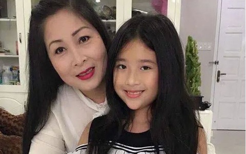 Hồng Vân hồi trẻ bị bạn bắt nạt vì nghèo, tuổi trung niên có điều kiện nên cho con học trường quốc tế, nhưng học phí gây bất ngờ