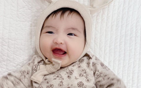 Loạt biểu cảm phấn khích cực yêu của con gái Đông Nhi - Ông Cao Thắng 