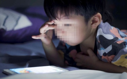 Trẻ tiếp xúc nhiều với mạng xã hội xấu độc: Diễn tiến tâm lý sang bệnh lý