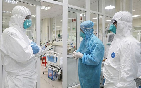 Bộ Y tế thông tin ca mắc COVID-19 nguy kịch, xét nghiệm nhiều lần âm tính rồi dương tính
