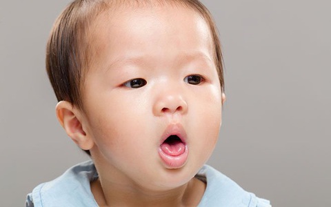 Cách chăm sóc và phòng bệnh cho trẻ khi trời nồm ẩm