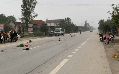 Nam thanh niên chạy xe máy điện tông chết người phụ nữ đi bộ rồi bỏ trốn