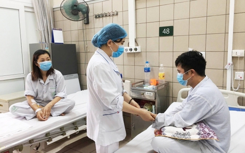 2 vợ chồng cấp cứu chống độc sau khi xông tinh dầu đuổi muỗi