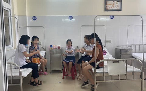 35 học sinh nhập viện do đồ chơi slime: Xem clip trên YouTube rồi làm theo!