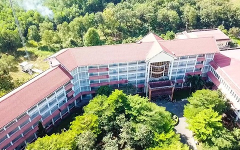 Ngôi trường ở TP. HCM nghe tên thì bình dân nhưng toàn được ca sĩ nổi tiếng "chọn mặt gửi vàng", quay MV nào triệu view MV đó 