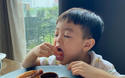 Con trai ca nương Kiều Anh tăng vèo vèo 2,5kg trong 2 tháng, hóa ra mẹ cho con sử dụng sản phẩm này