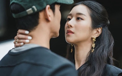Hủy hôn với chồng sắp cưới, 1 năm sau tôi va phải người đàn ông kỳ lạ đạp xe chở bình gas giữa phố