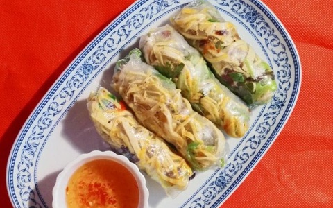 Rằm tháng 3 âm lịch, học Liên Ròm làm bì chay ăn bánh mì hay món cuốn đều hợp lý!