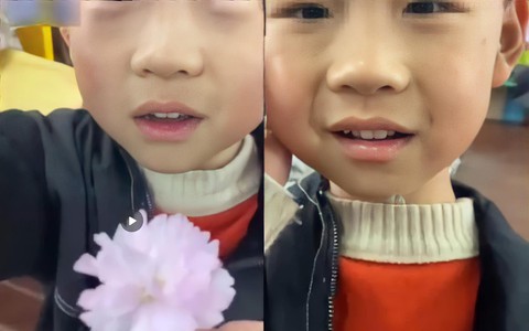 Cậu bé mầm non mang hoa đến tặng cô giáo, nghe lý do cô đang vui bỗng khóc dở mếu dở
