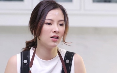 Mỗi sáng mở cửa nhà, tôi bực bội khi thấy cảnh hai đứa cháu nheo nhóc đứng đợi trước cổng