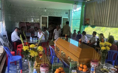 Sau khi ăn cháo gà, uống nước ngọt, chị em bé gái tử vong