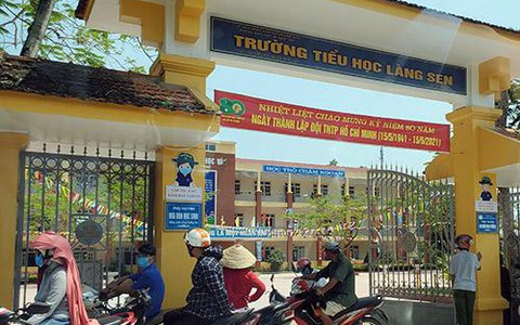 Cắn bạn cùng lớp, học sinh bị phụ huynh đến tận nhà tát đỏ mặt