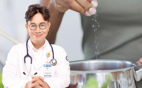 Bác sĩ Nhi nổi tiếng chỉ ra 3 lý do vì sao không nên nêm gia vị vào đồ ăn dặm cho trẻ dưới 1 tuổi
