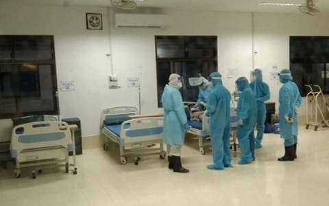 Bệnh nhân Covid-19 nặng tại Lào được chuyên gia y tế Việt Nam cấp cứu