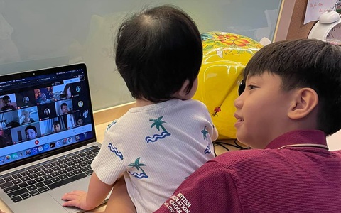 Con gái của Cường Đô La mới ngủ dậy đã đòi gặp anh trai, nhìn phản ứng của Subeo là biết cưng chiều em cỡ nào