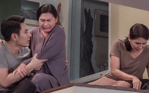 Nhìn mẹ chồng xỏ đôi dép cọc cạch đến viện, tôi tự thấy hổ thẹn, khóe mắt cay xè