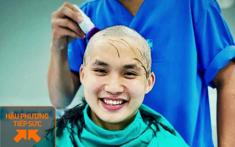 Bác sĩ Sài Gòn điển trai cạo sạch tóc, quyết tâm lên đường chi viện Bắc Giang chống dịch COVID-19
