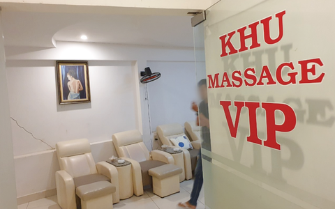 NÓNG: TP.HCM dừng hoạt động cơ sở massage, xông hơi, rạp chiếu phim, quán game từ 18h hôm nay