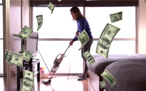 Cô gái bị chê cười vì tốt nghiệp đại học top đầu châu Á nhưng lại làm giúp việc, nhìn mức lương khối người ao ước