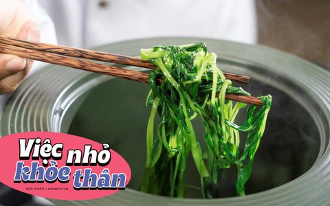 Thêm 1 thứ này vào nước rau muống luộc sẽ tốt "gấp bội" so với vắt chanh, trị dứt điểm được nhiều bệnh vặt