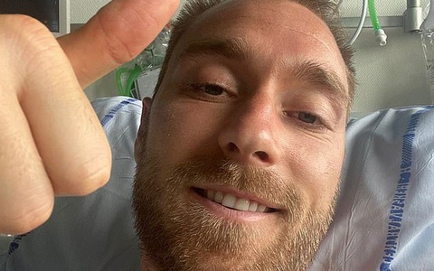 Eriksen đăng tải hình ảnh đầu tiên trên giường bệnh sau thời khắc gục ngã đầy kinh hoàng tại sân cỏ Euro