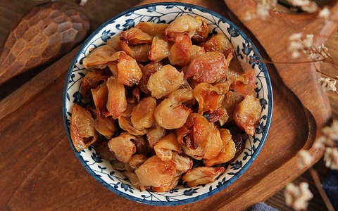 Mua quá nhiều vải ăn không kịp thì lấy ra làm ngay món này để dành vài tháng ăn vặt hay nấu chè vẫn cực ngon