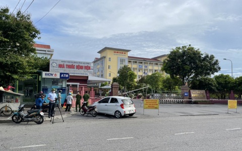 Qua sàng lọc, ghi nhận 1 ca dương tính SARS-CoV-2 là cán bộ BVĐK tỉnh Hà Tĩnh