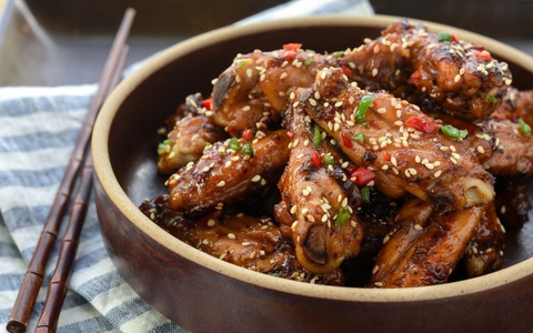 Nhờ bí quyết này mà cứ cuối tuần là chồng con tôi đòi ăn cánh gà sốt mật ong, ăn cơm hay nhậu đều ngon "đỉnh cấp"