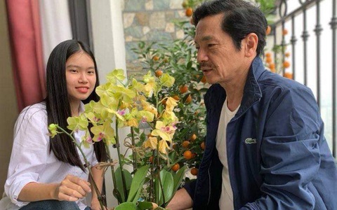 "Bố Sơn" - Về Nhà Đi Con khoe thành tích học cực khủng của con gái, đọc tâm thư mà rưng rưng