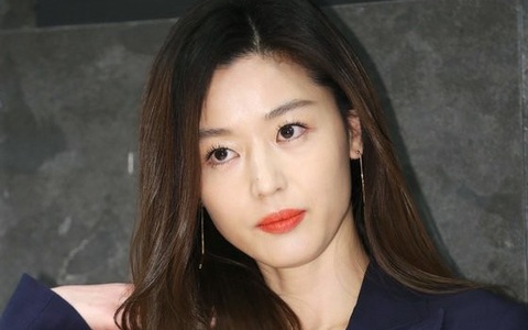 Mẹ chồng Jeon Ji Hyun nhiễm Covid-19, fan hâm mộ lo cho sức khỏe "mợ chảnh"