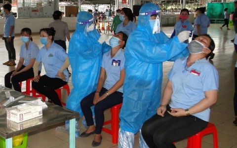 Tiền Giang đưa 80 ca dương tính tại khu công nghiệp đi điều trị cách ly khẩn cấp
