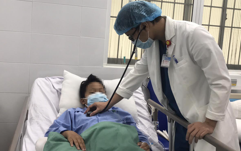 Bé trai mới 11 tuổi đã bị vỡ túi phình mạch máu não nguy kịch được các bác sĩ cứu sống