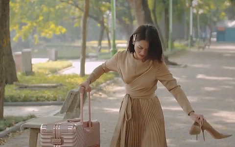 11 tháng 5 ngày mở màn: Fan chỉ mải soi vòng eo mỏng dính của Khả Ngân sau tiết lộ bị ho ra máu