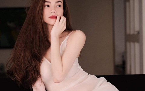 Hà Hồ diện chiếc đầm xuyên thấu trong suốt, body phập phồng, lồ lộ cứ như thể... trêu ngươi người nhìn!