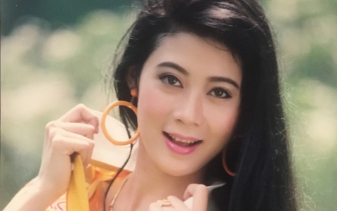 Mỹ nhân Việt thập niên 90 ăn diện cầu kỳ phết, tủ đồ lúc nào cũng phải đủ 7749 món màu mè mới chịu!