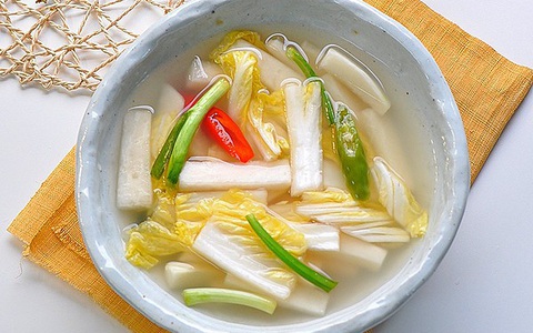 Đừng làm dưa muối kiểu cũ nữa, làm thế này lạ miệng hơn nhiều, ăn với gì cũng ngon!