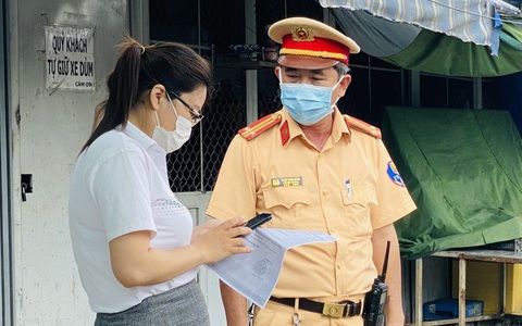 Nhiều người vào TP HCM nài nỉ: "Anh ơi! Nhà em ở ngay đây, cho em qua với!"
