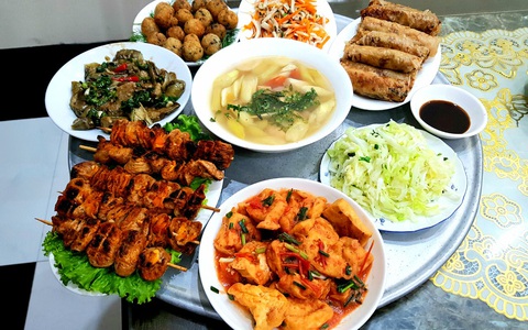 Cúng Rằm tháng 7 khi giãn cách xã hội: 1 nhà đi chợ sắm hộ 3 nhà, chi phí hết 120k/mâm cỗ chay vừa tiết kiệm vừa đầm ấm ngày dịch