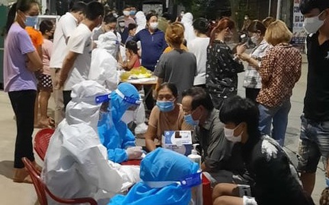 Ninh Bình: Thâu đêm truy vết nguồn lây sau khi phát hiện mắc mới Covid-19 trong cộng đồng