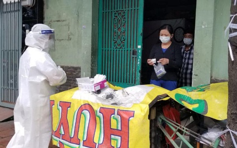 TP.HCM: Bác sĩ túc trực đường dây nóng 24/24, giải cứu người đàn ông hoảng loạn vì phát hiện mình là F0