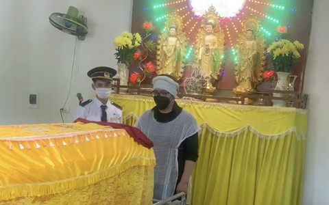 Không gian hiu quạnh trong tang lễ của NS Giang Còi giữa mùa dịch